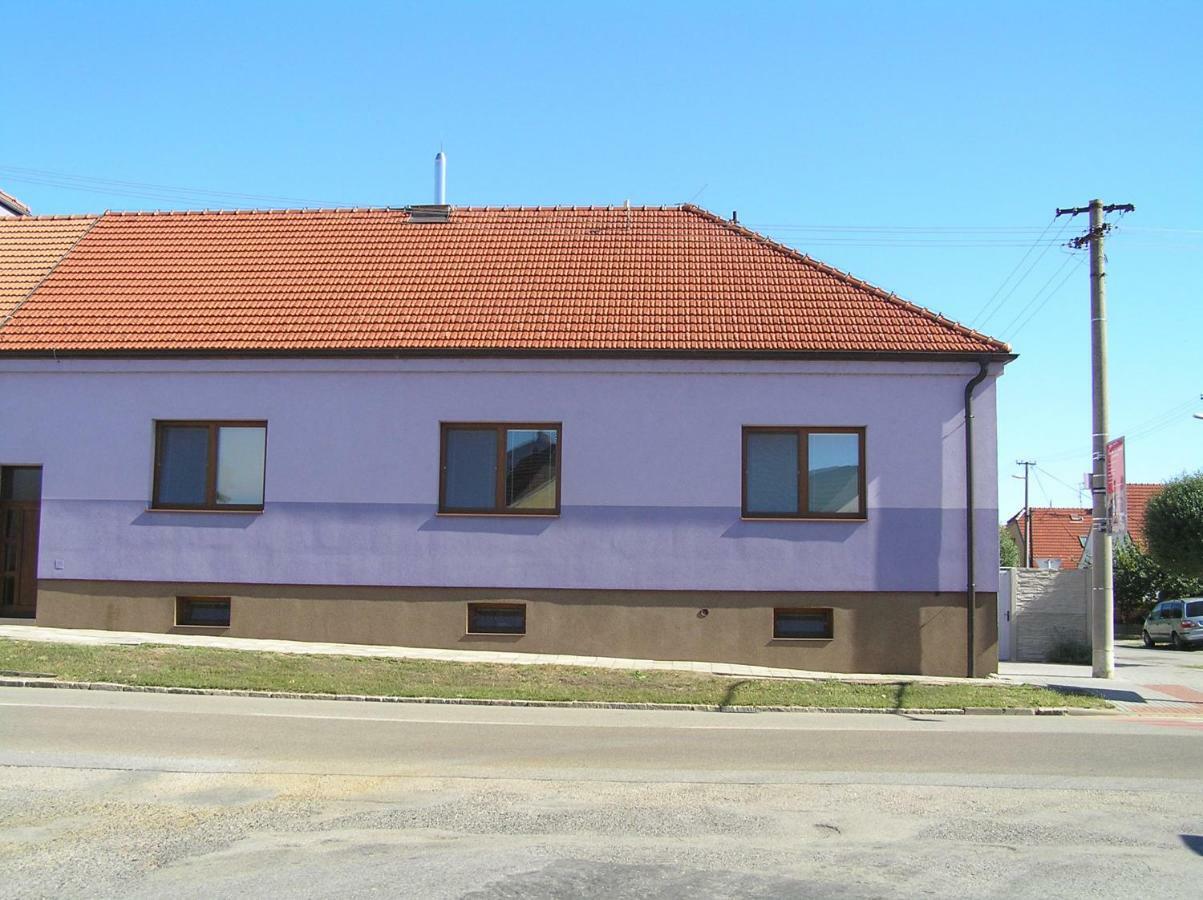 U Kocura Podivin Exterior foto